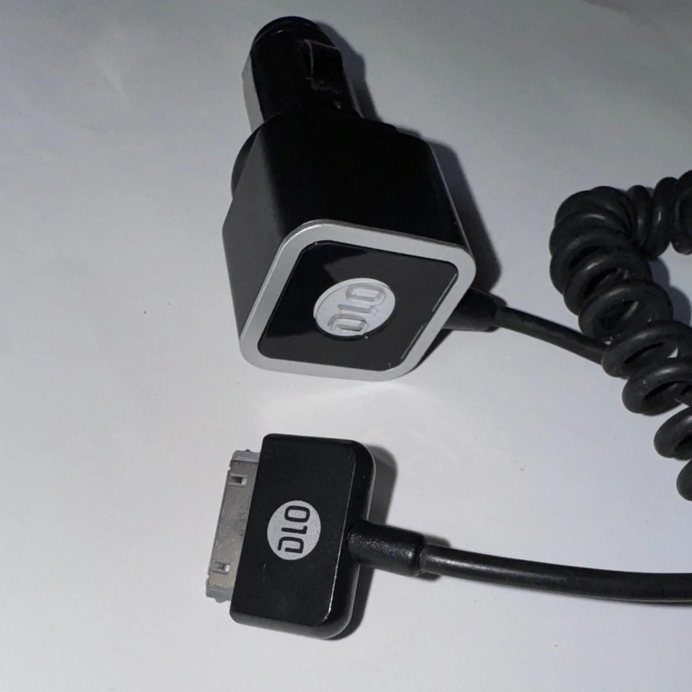 DLO Car Charger 30 pin for Ipod Classic Video Black Car Charger for Cell Phones